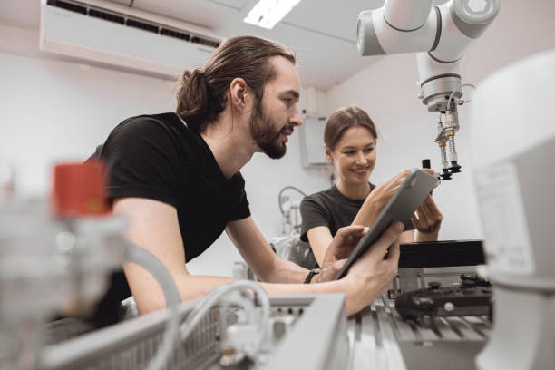 Robotics Simulation Testing Lab 1,400+ Engineer Testing Prototype Robotics Stock Photos, Pictures ...