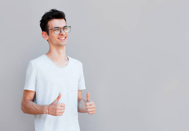 Young business man going thumb up
