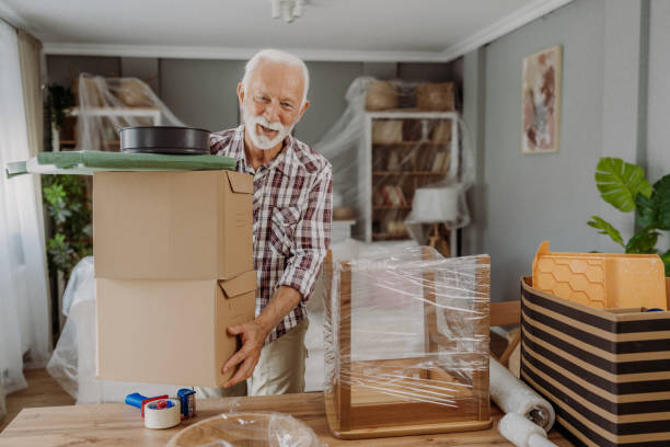 istock Moving to a new home 2163843190