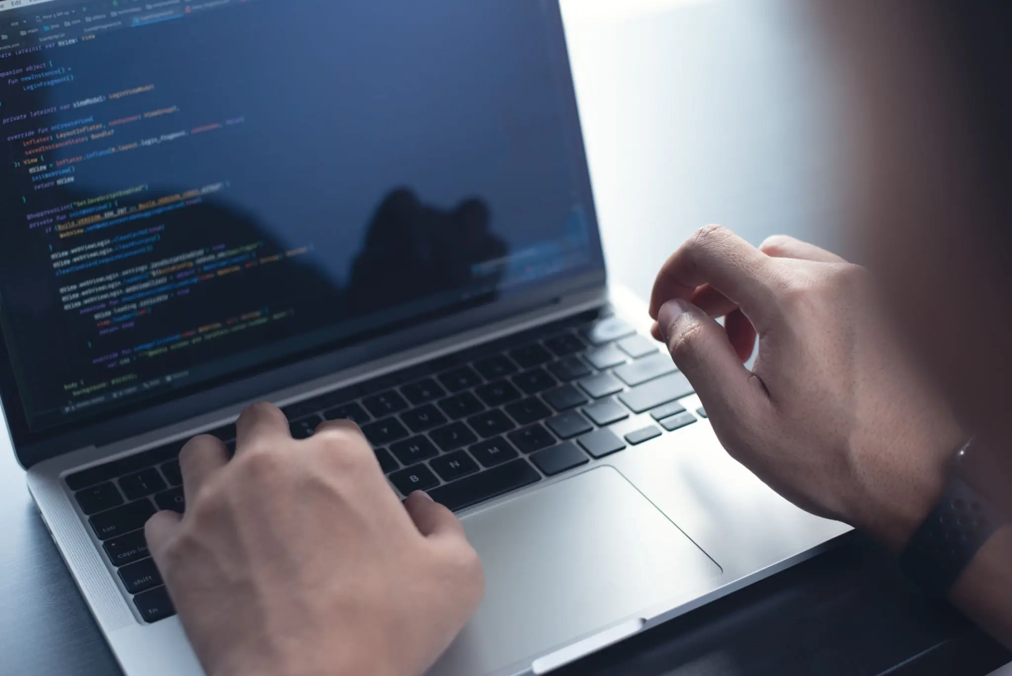 컴퓨터 자바스크립트 함수: 최적화된 방법 2 Developing programmer, software developer coding computer code on laptop computer. Digital software development. Website and mobile app design and coding technologies.