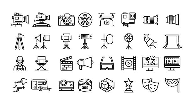 illustrations, cliparts, dessins animés et icônes de jeu d’icônes de ligne de cinéma et d’équipement cinématographique. groupe d’objets. caméra de cinéma, chariot de caméra, drone, rôle de film, réalisateur, trépied, équipement d’éclairage. - équipement déclairage
