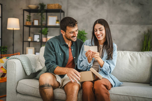 istock Girlfriend read greeting card thank you note from his boyfriend 2163975108