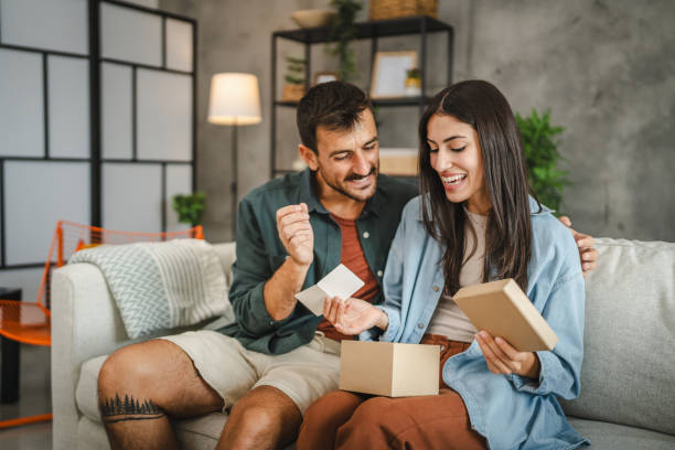 istock Girlfriend read greeting card thank you note from his boyfriend 2163975337