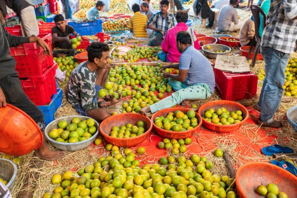 India, West Bengal, Kolkata, Jorasanko. Fruit sellers.