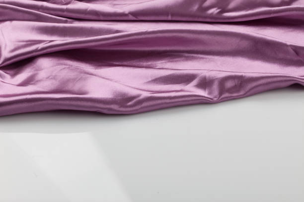 A general term for shiny fabric woven with silk thread. Light, elegant in color, and soft to the touch. Background