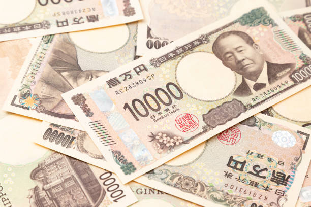 istock Many 10,000 yen bills 2164222178