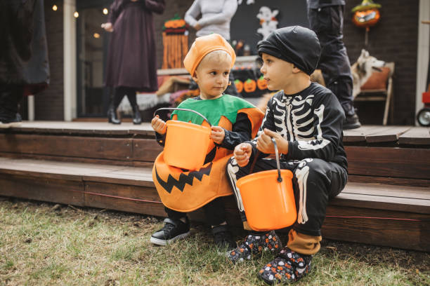 istock Halloween party at home 2164264722