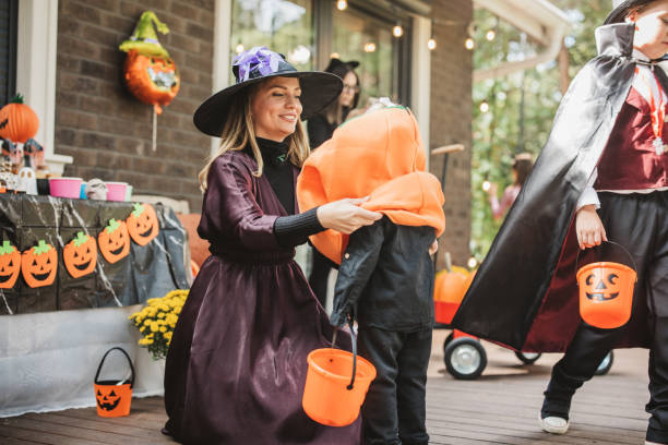 istock Halloween party at home 2164264733