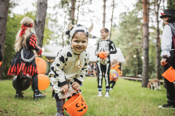istock Halloween party at home 2164264737