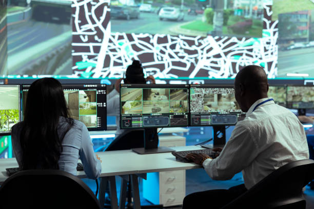 istock Team tracking delivery car using satellite navigation in agency control center 2164276749