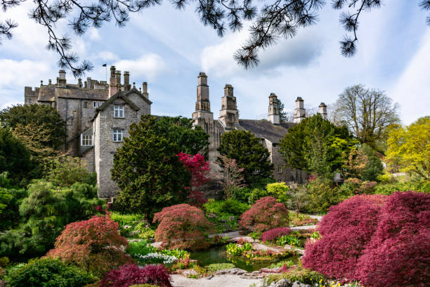 istock English Country Manor House, 2164344038