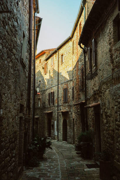 Pienza, Tuscany, Italy: Small, with its narrow streets that run alongside houses and buildings in exposed stone, the historic center is a blast from the past, which envelops every visitor in enchantment
