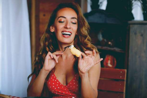 Attractive woman eating breakfast in restaurant.