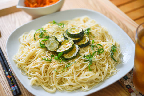 thin wheat noodles