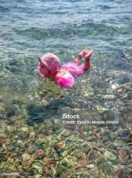 imgsrc маленькие девочки пляж