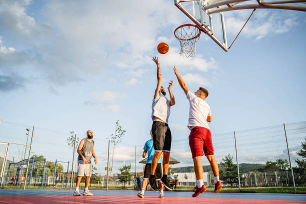 istock Basketball game with friends 2164631927