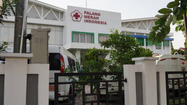 Pontianak, Indonesia, july 20, 2024Afternoon photo of the PMI Pontianak City office on Jl. Jenderal Ahmad Yani, showcasing the building's facade and exterior features.