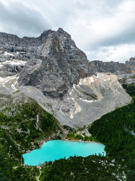 istock Lago di Sorapiss 2164848537