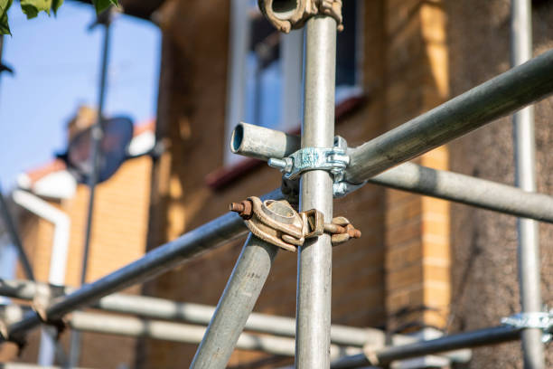 istock Scaffolding on a semi-detached house 2164929462