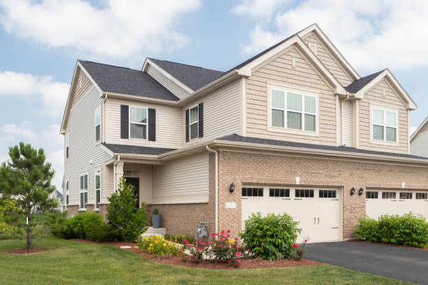 Leesburg. Virginia. USA. 12 June. 2022. Exterior view of an apartment building; A typical residential building in a small town in America.