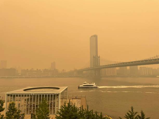istock Manhattan Bridge during Canadian wildfires 2165110570