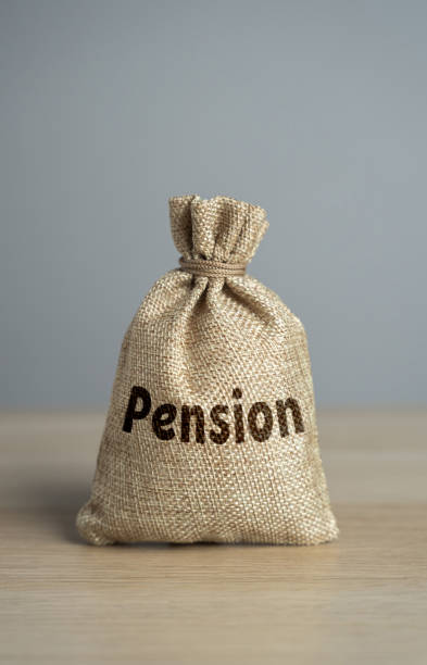 Bag with the word Pension. Ensure financial security during a persons golden years. Employee benefits package. Consider all retirement savings options to ensure a secure financial future. bolsa con la palabra pensión. garantizar la seguridad financiera durante los años dorados de una persona. paquete de beneficios para empleados. considere todas las opciones de ahorros para la jubilación para garantizar un futuro financiero seguro.
