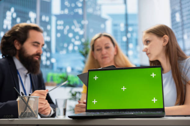 istock Agent helps family set realistic financial goals using chroma key notebook 2165284838