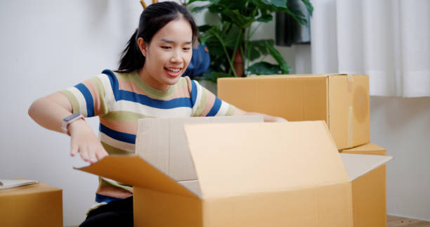istock Moving out : Young woman opened the box containing the items. 2165317308