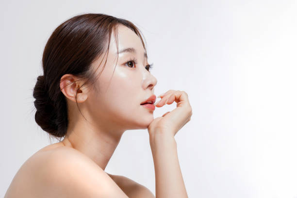 beauty portrait of a young beautiful asian woman - caractéristique dermatologique photos et images de collection