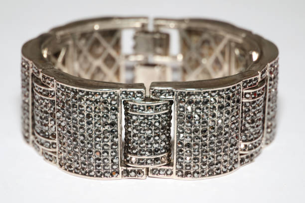 Women's gold bracelet on the girl's hand, women's accessories, jewelry, gold bracelet with stones, women's jewelry, a girl with a bracelet on her arm, a bracelet with stones