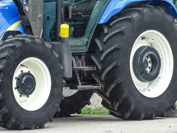 The wheels of a tractor seen from the side