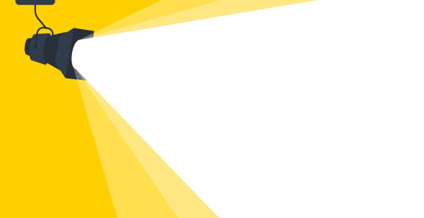 illustrations, cliparts, dessins animés et icônes de le projecteur brille d’un faisceau lumineux brillant sur un fond jaune avec un espace de copie - projecteur