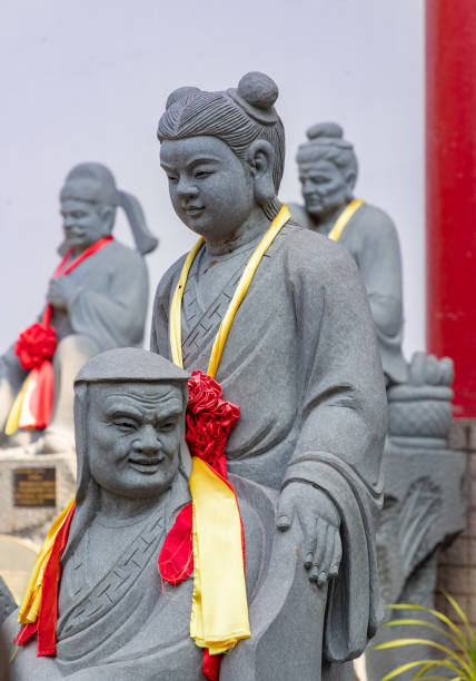 A picture of stone statues at the Thean Hou Temple.