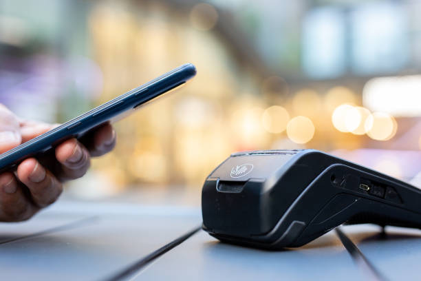 istock Mobile and Contactless Payment Solutions in Cafeterias 2165596338