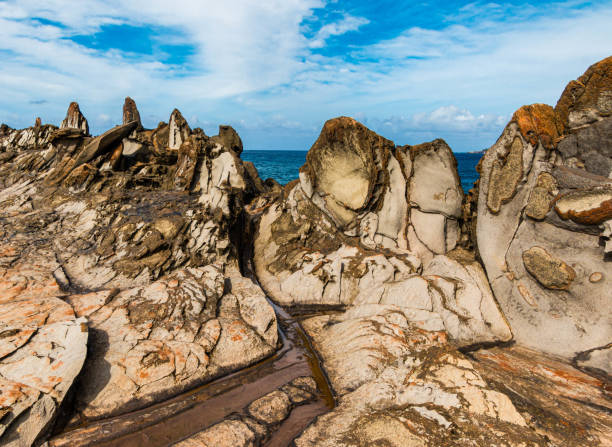 istock The Dragons Teeth on Makaluapuna Point 2165614419