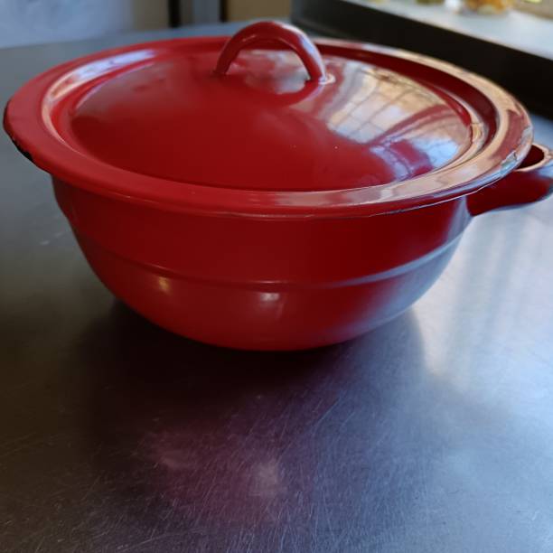 istock Red food dish 2165721646