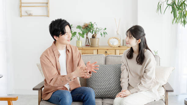 couple talking in the living room - 話す ストックフォトと画像