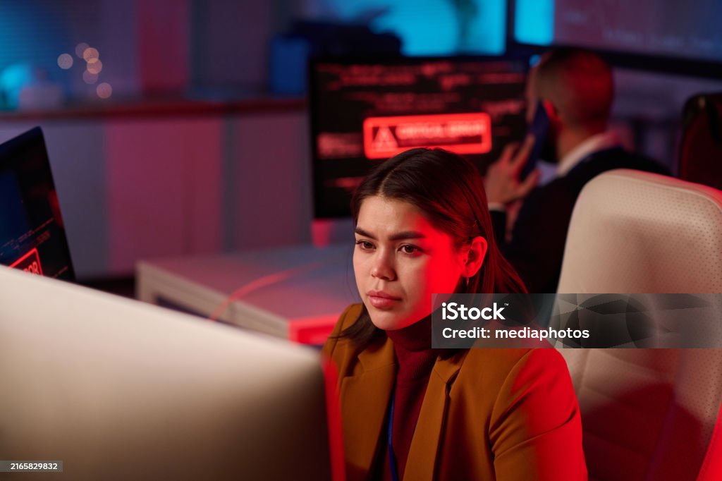 Red Using A Pc Girl Using Computer In It Office With Red Light Stock Photo - Download ...