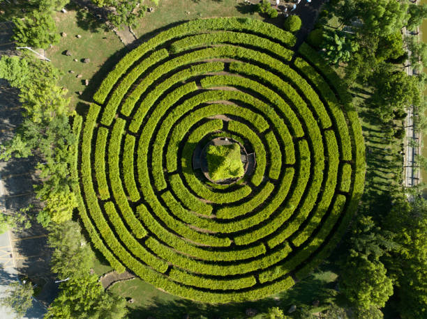 parque en forma de laberinto - laberinto fotografías e imágenes de stock