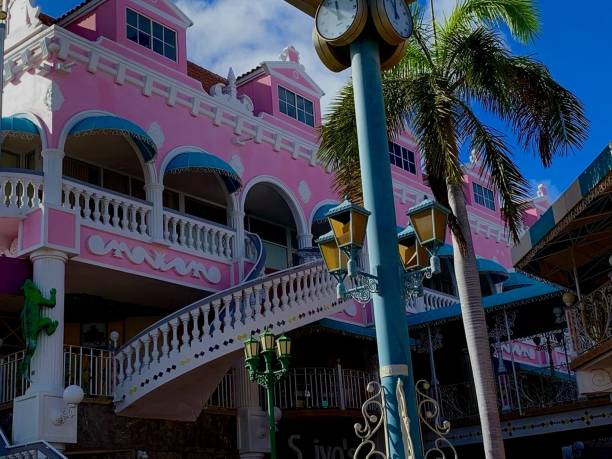istock Mall in Oranjestad 2165865403