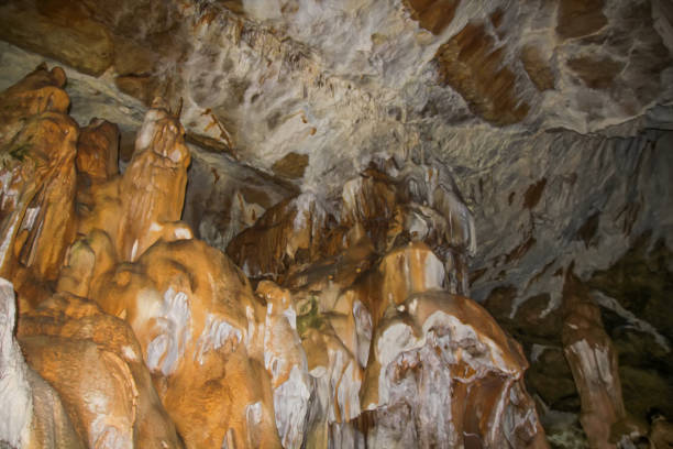 Abstract drawing of an underground cave with stalactites and stalagmites. Limestone karst formation. Travel and vacation concept. Digital painting. Abstract naturalism, relief pattern Abstract drawing of an underground cave with stalactites and stalagmites. Limestone karst formation. Travel and vacation concept. Digital painting. Abstract naturalism, relief pattern. digital underground stock pictures, royalty-free photos & images