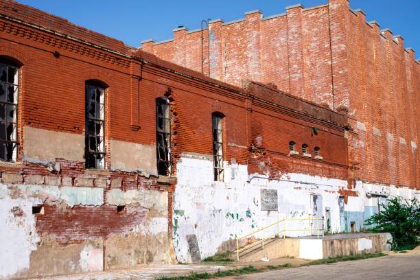 istock Old abandoned red brick building with peeling paint and broken windows in downtown Waco 2165899849