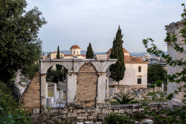 Sunrise view of the Roman Agora in Athens, Greece Sunrise view of the Roman Agora in Athens' Old Town, a significant archaeological site made of ancient ruins and open spaces, with the Acropolis towering in the background. Located north of the Acropolis and east of the Ancient Agora, the Roman Agora served as a bustling center of public life in ancient Athens, featuring a mix of marketplaces, public buildings, and temples. nike air photos stock pictures, royalty-free photos & images