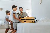 father-with-his-sons-arriving-at-their-vacation-destination.jpg?b=1&s=170x170&k=20&c=-5Q-oAVtRs-MzccKD3N0ZiwsfBMWRsIi8bjX-M0TUxo=