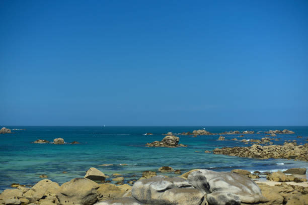 istock Rochers sur le littoral 2166559155