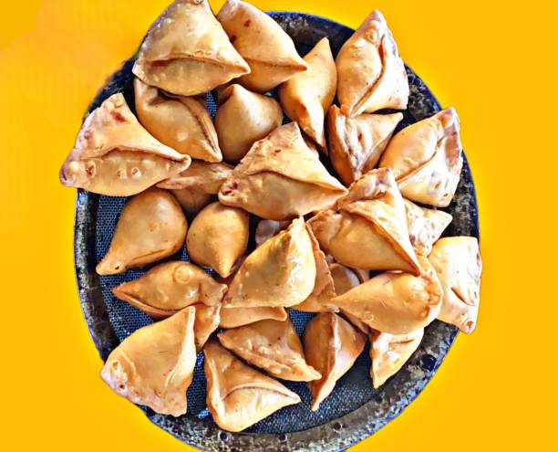 istock Samosa served in plate. Indian snack samosa 2166613039