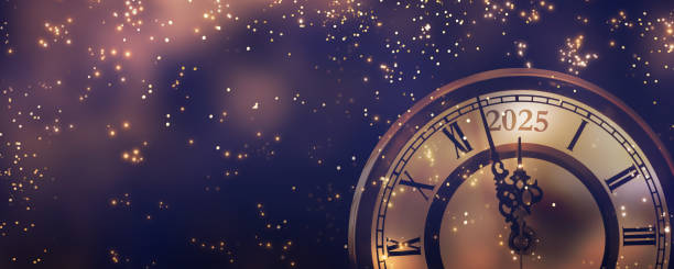 reloj de cuenta regresiva de feliz año nuevo 2025 en el cielo de medianoche brillante abstracto con espacio de copia, concepto de tarjeta de invitación a fiesta festiva para la víspera de año nuevo - reloj nochevieja fotografías e imágenes de stock