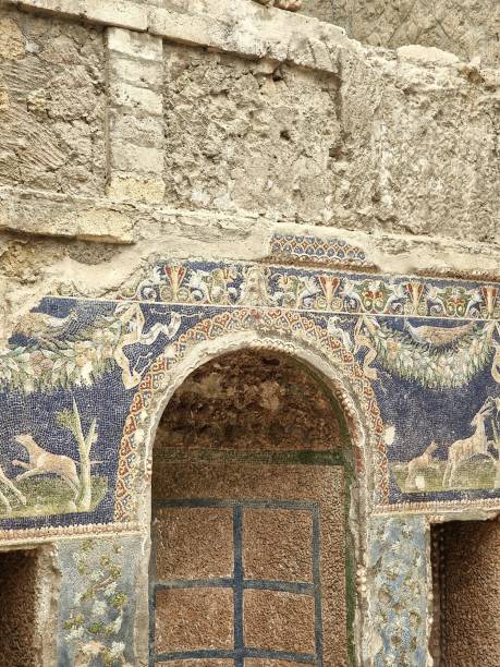 istock Herculaneum mosaic 2166734814