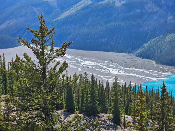 istock Pryto Lake 2166760157