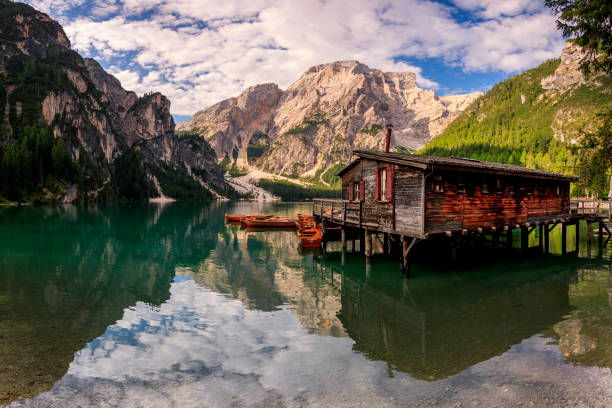 istock Lago di braies 2166906375